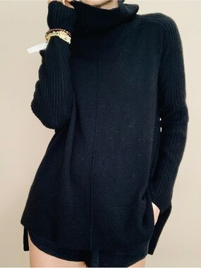 Brand New 100% cashmere Saks 5th avenue